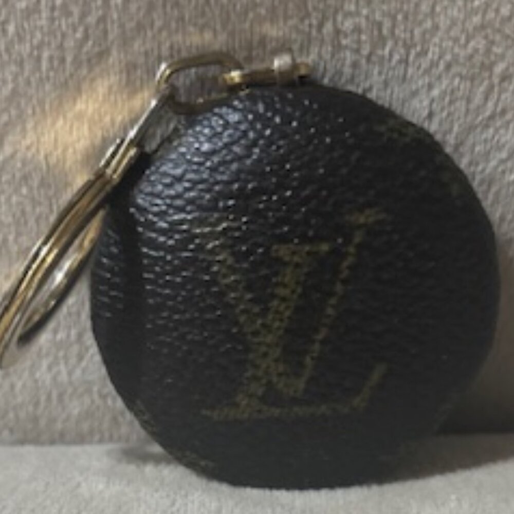 Vintage Louis Vuitton Key Ring Astro Pill with Light 69